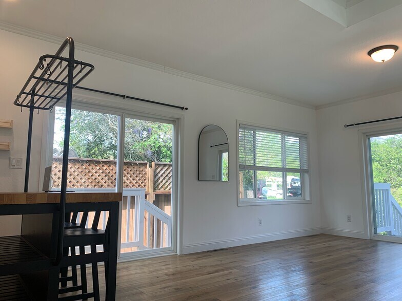 Building Photo - 412 Boas Dr