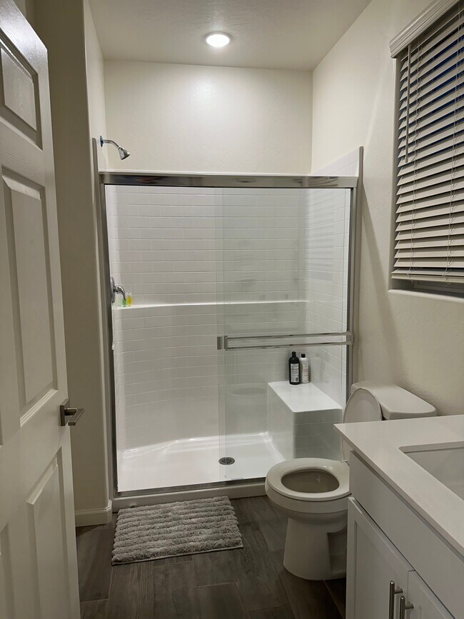 Building Photo - 6684 E Oslin Ave