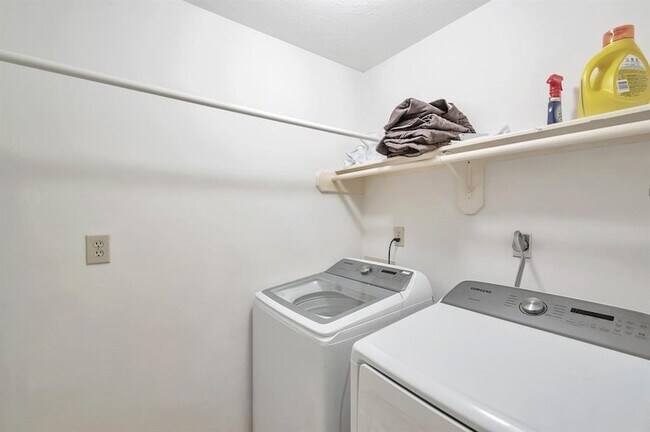 Building Photo - 6303 Carissa Ct