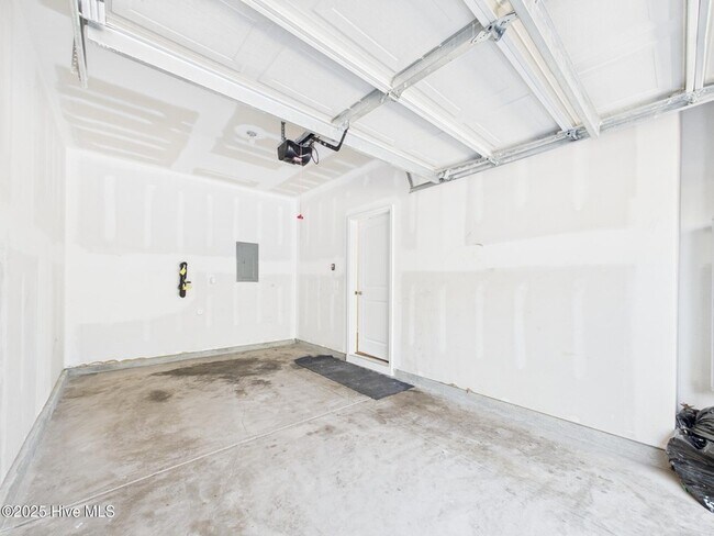 Building Photo - 458 Channel Drop Dr