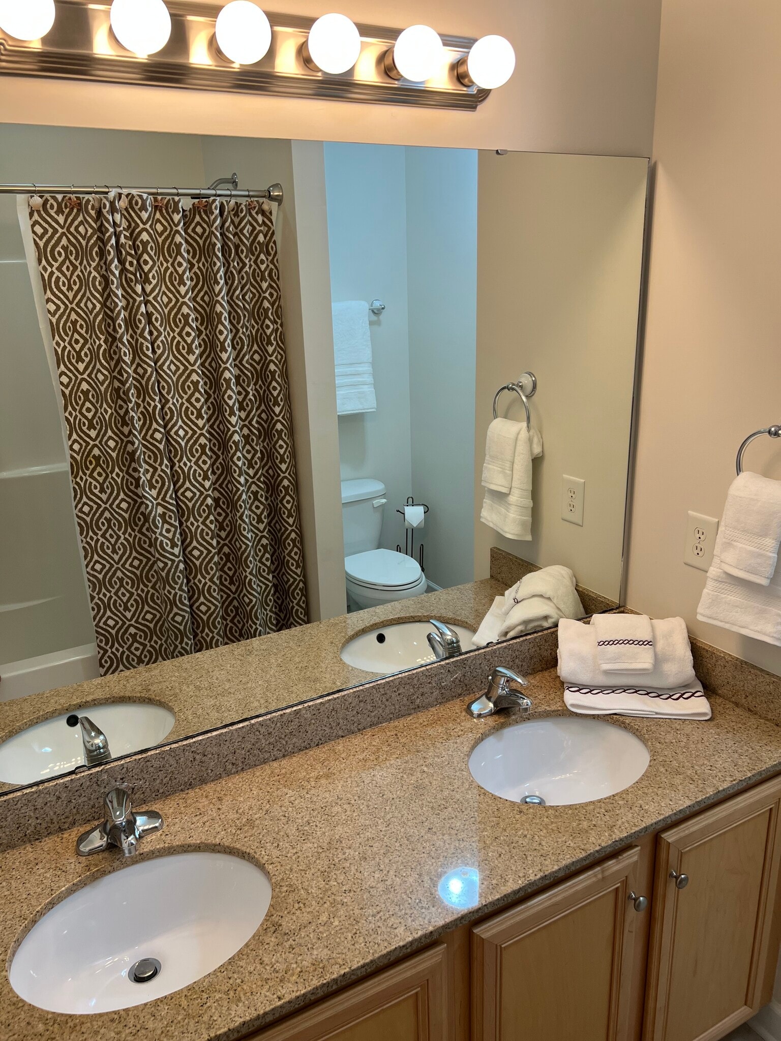 Master Bath - 981 B Hackler Street