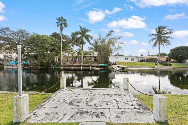 Building Photo - 10750 SW 43rd Ln