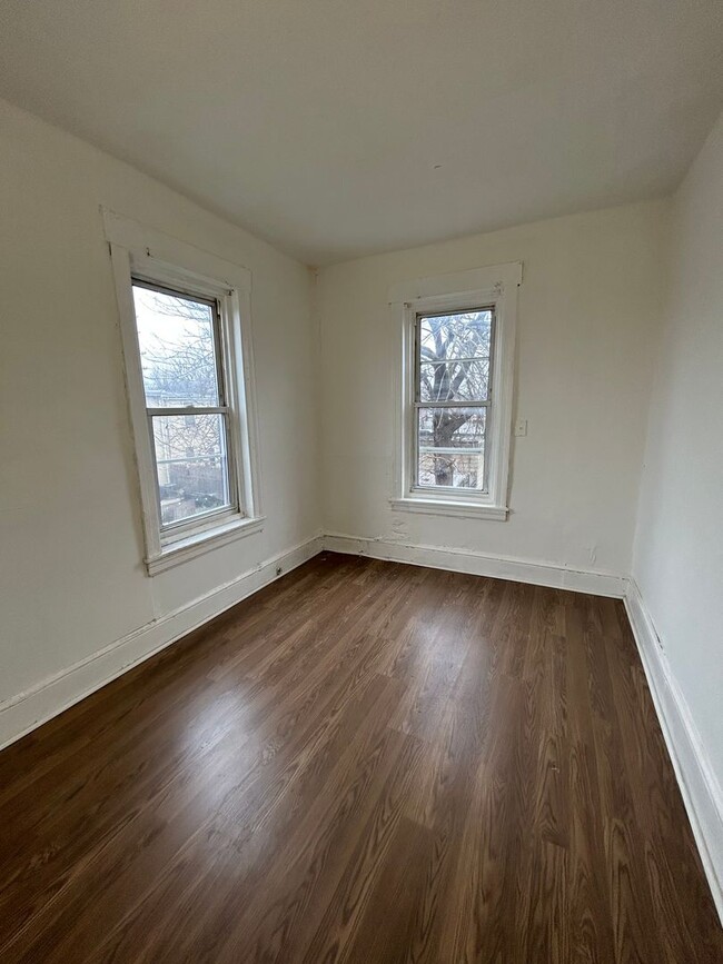 Building Photo - 409 Winslow St