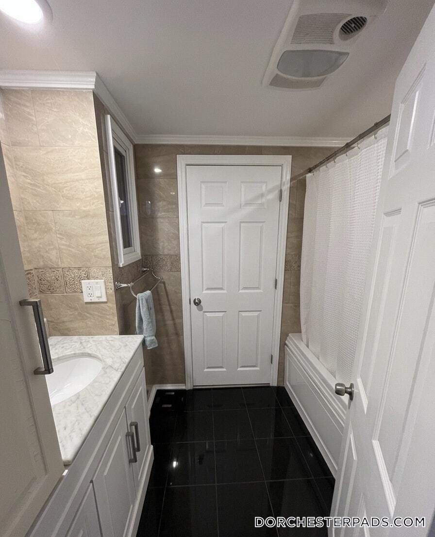 Building Photo - 235 Savin Hill Ave