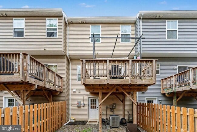 Building Photo - 2444 Drake Ln