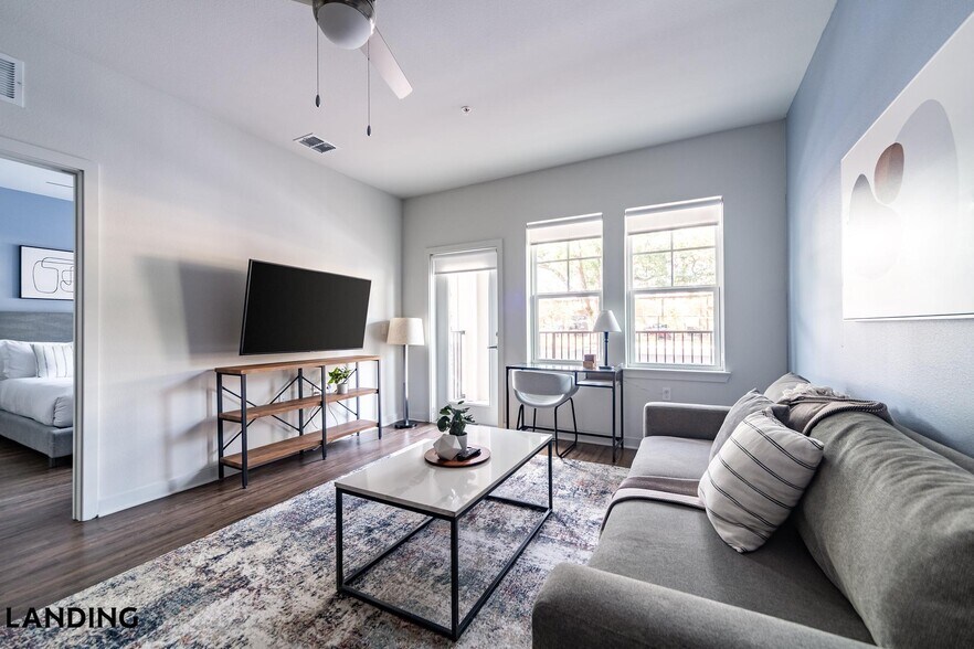 Building Photo - 1225 Utica Dr