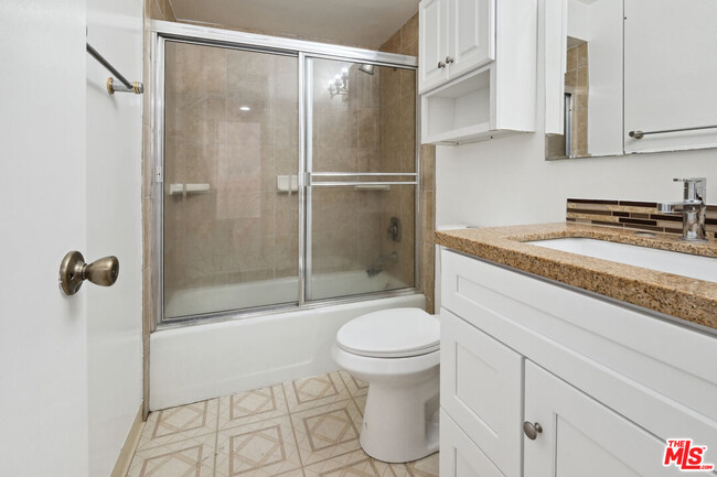 Building Photo - 6515 Green Valley Cir