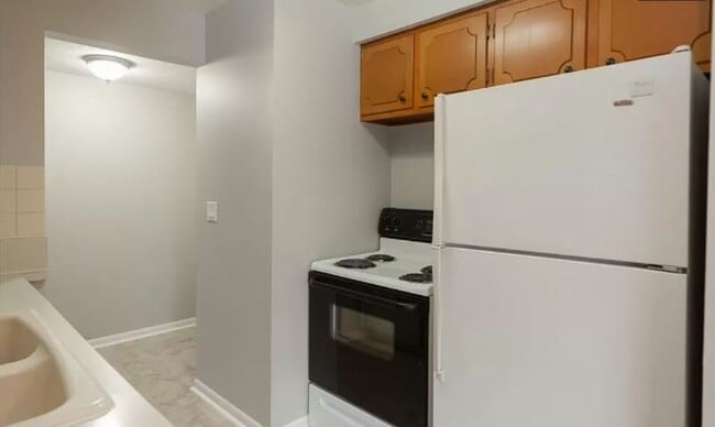 Building Photo - 22081 River Oaks Dr