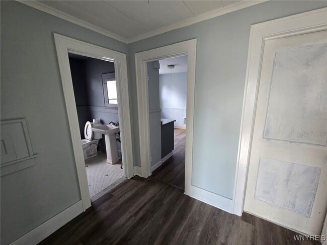 Building Photo - 693 Lasalle Ave