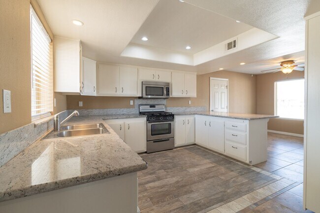Building Photo - 21148 Rosewood St