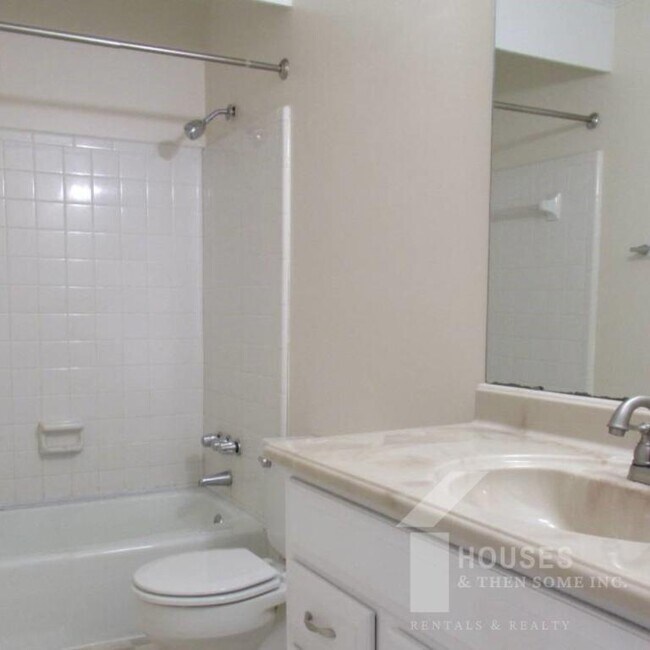 Building Photo - 123 Abbotsford Dr