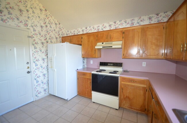 Building Photo - AMAZING 4 BED/ 2 BATH HOME IN WESTERN HILL...