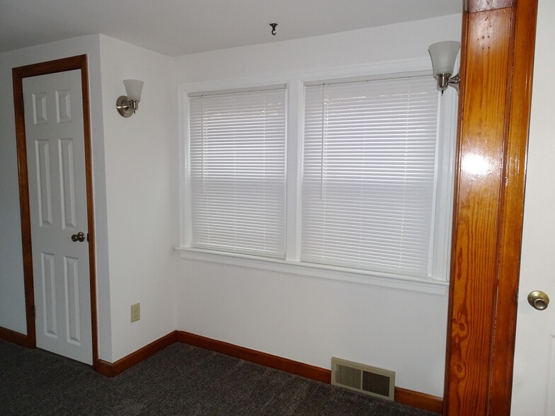 living room - 833 S Cory St