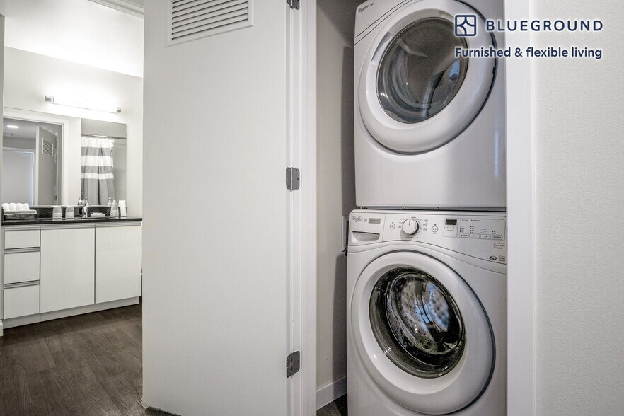 Building Photo - 690 Long Bridge St