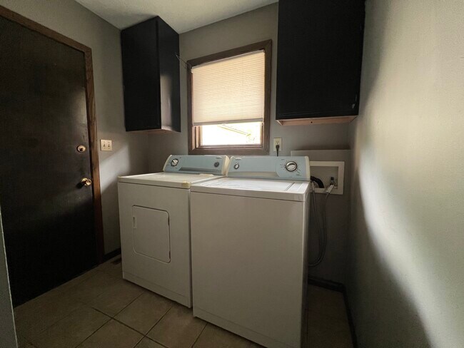 Building Photo - 5034 Meredeth St