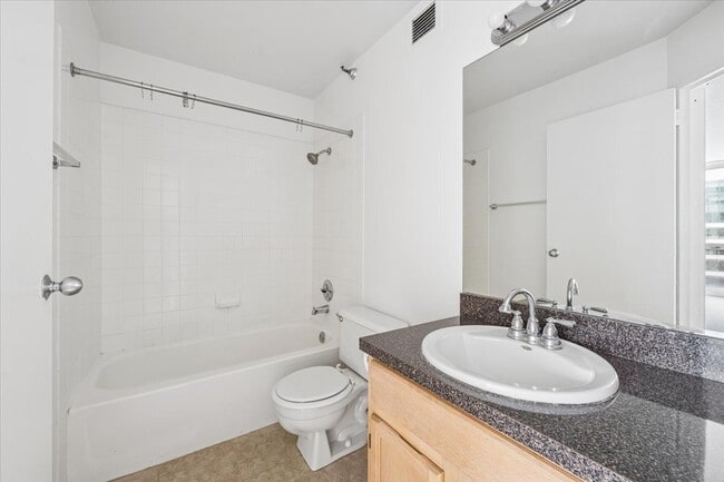 Building Photo - 200 N Dearborn St