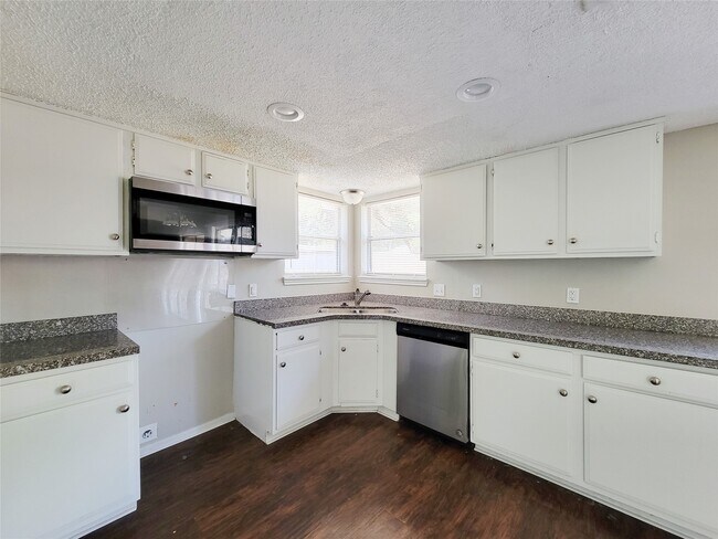 Building Photo - 18402 Tall Cypress Dr