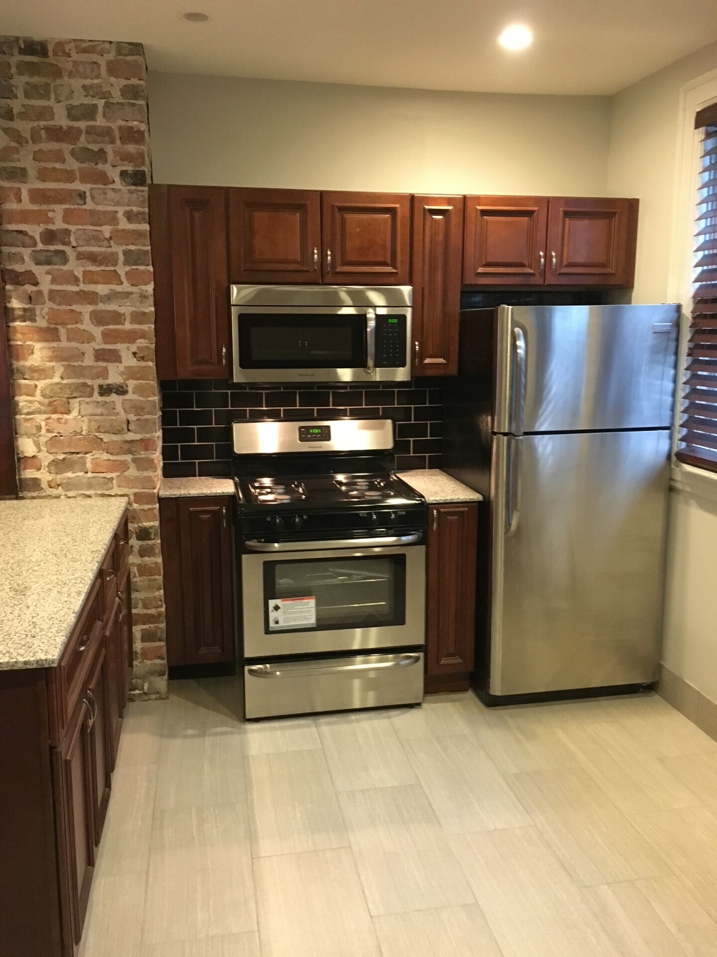 Building Photo - 76 Cottage St