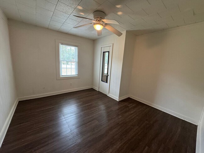 Building Photo - 3/2 House with bonus room in Armuchee $1,195