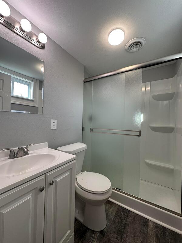 Building Photo - 833 E 21st Ave