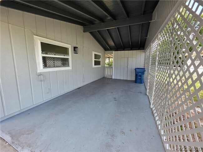 Building Photo - 4450 Essex Ln