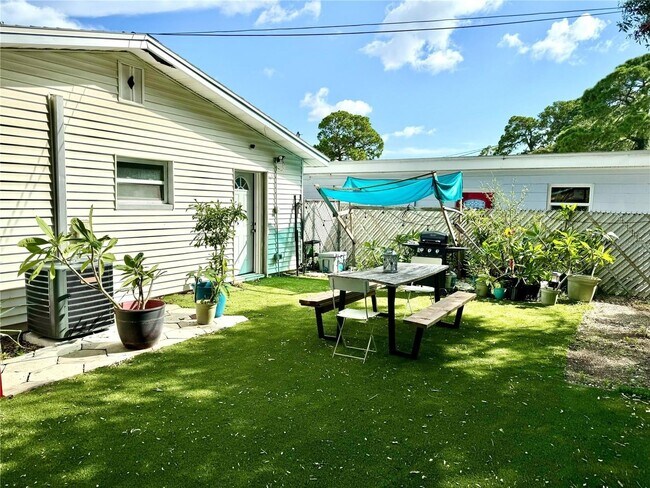 Building Photo - 539 Southwest Boulevard N