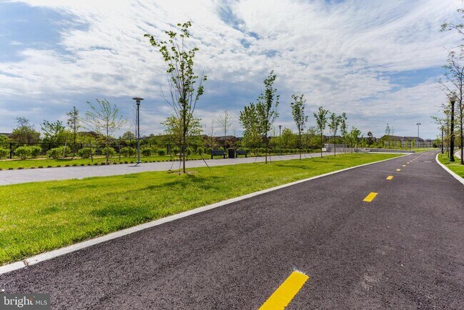 Building Photo - 2004 Potomac Ave