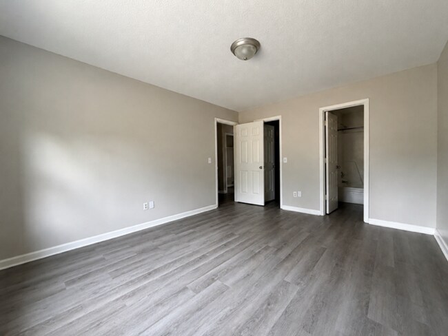Building Photo - 4414 Bonnell Dr NW