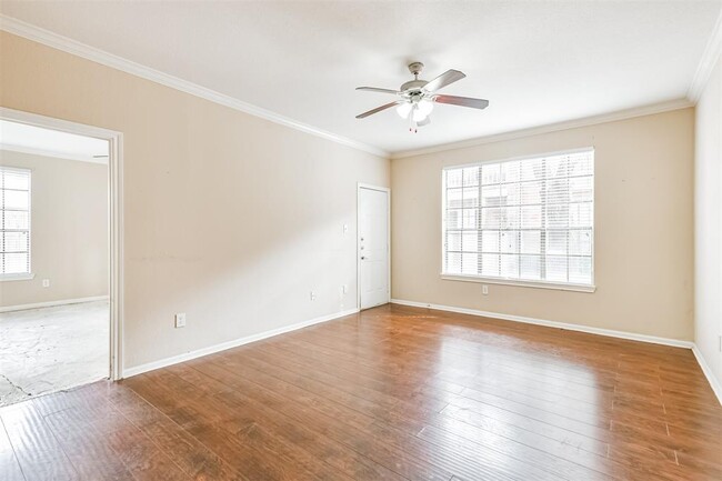 Building Photo - 2255 Braeswood Park Dr