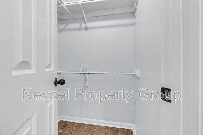 Building Photo - 5809 Lee's Crossing St