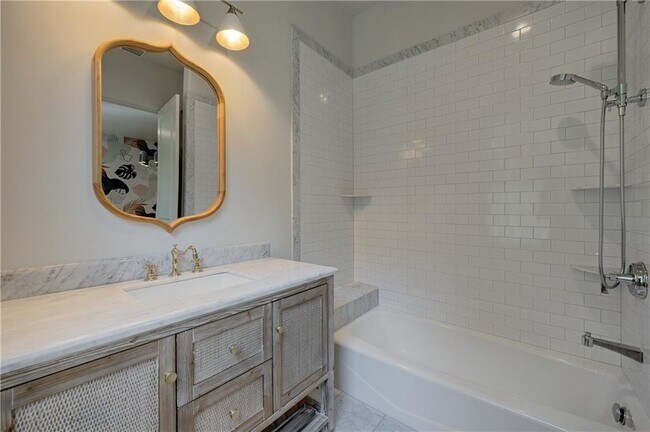 Building Photo - 3570 Knollwood Dr NW