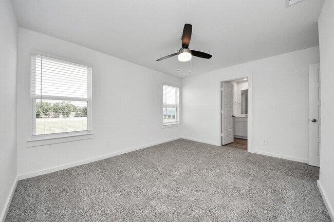 Building Photo - 10327 Sylvan Wds Trl