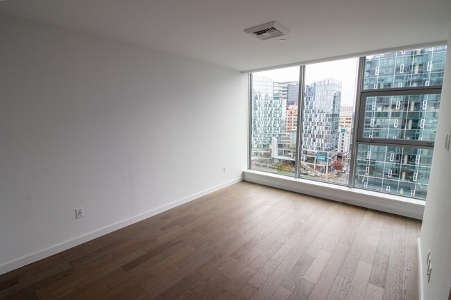 Building Photo - 1bd/1.5ba Bellevue Condo