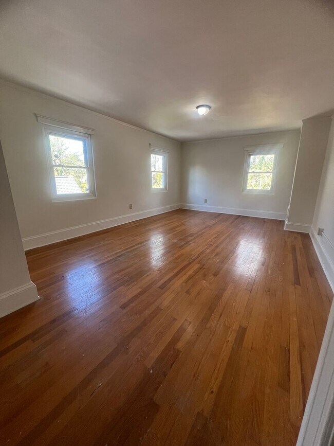 Building Photo - Spacious 4-Bedroom Brick Home with Hardwood Floors and Walk-In Closet