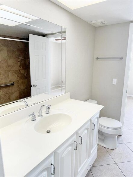 Building Photo - 1116 Lake Terrace