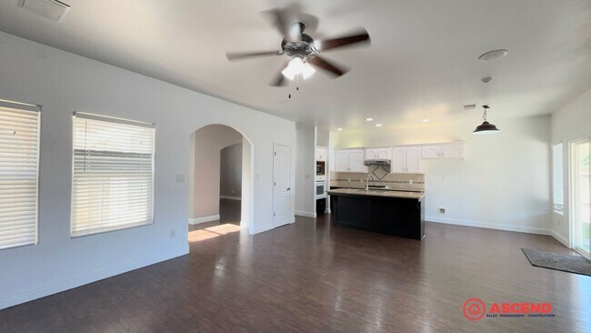 Building Photo - Stunning 3 Bedroom Home In Rosedale!