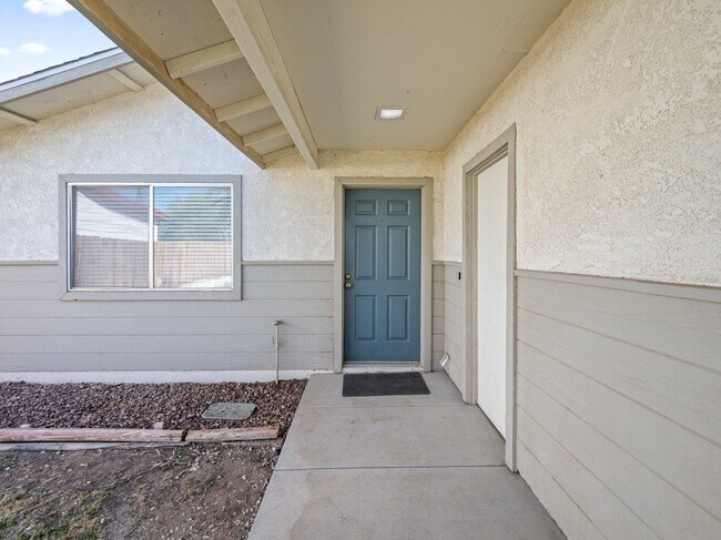 Building Photo - 1237 Lenrey Ave