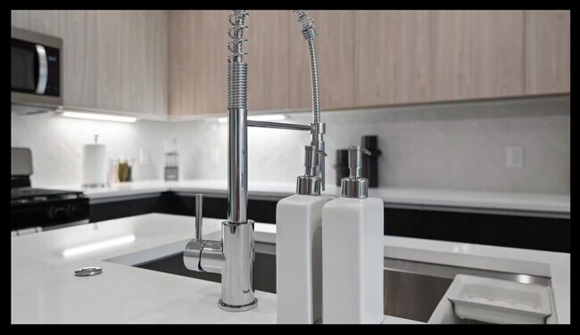 Building Photo - 5515 Humming Bird Ln