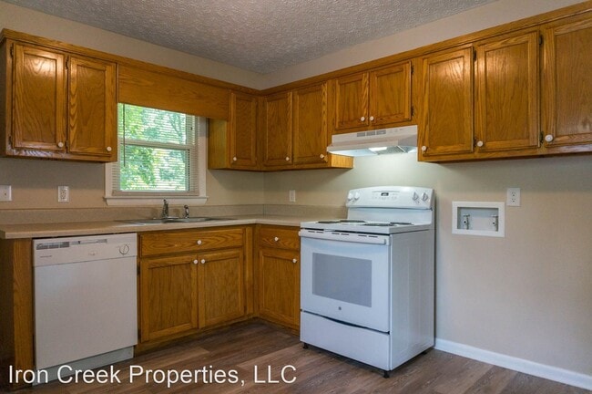 Building Photo - 250 Avena Rd