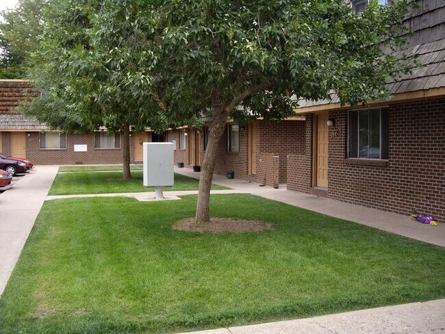 Primary Photo - Beautiful 2 Bedroom Town Home! INCLUDED IN...