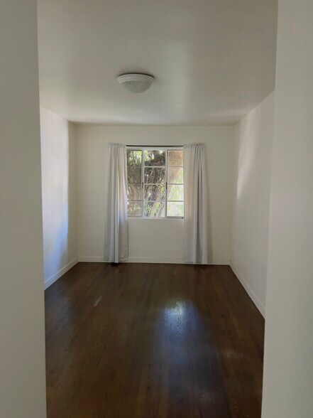 Building Photo - 4247 1/2 S Centinela Ave