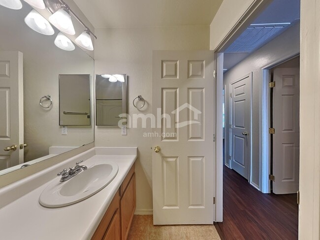 Building Photo - 11652 N 151st Ln