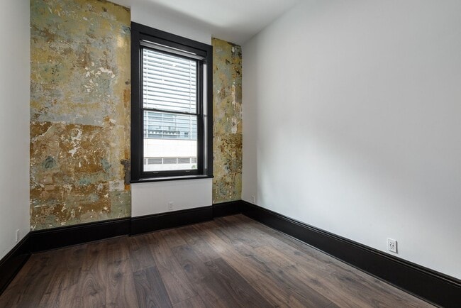 Building Photo - Historic Charm with Live-Work Flexibility in Downtown Honolulu