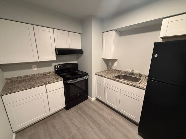 Building Photo - Fresh Price Update! - Renovated Condo in Quiet Community on 1st Floor!