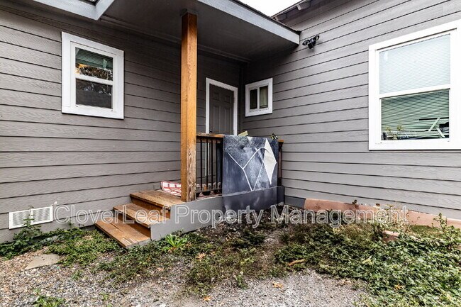 Building Photo - 432 E Drexel Ave
