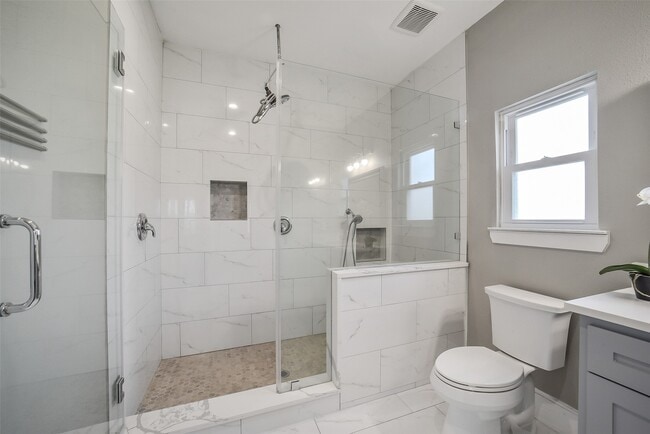 Building Photo - 1025 Arizona Dr