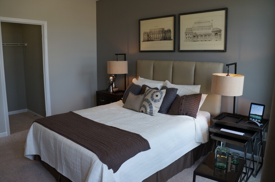 Master Bed with Walk-in Closet - 151 Kyle Dr