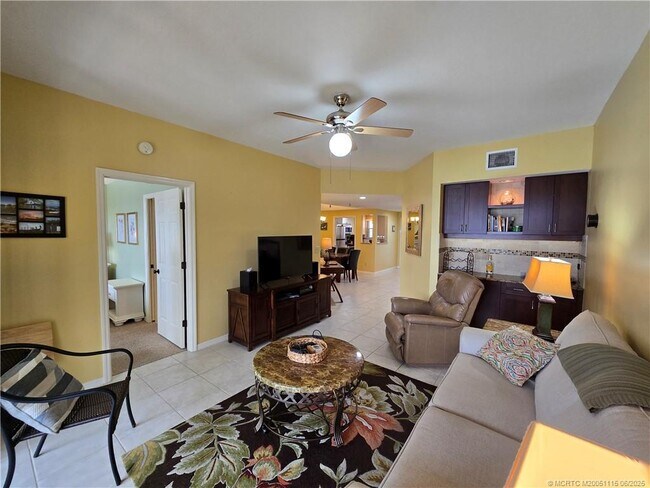 Building Photo - 6041 SE Landing Way