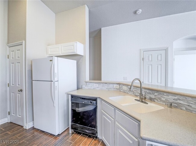 Building Photo - 1070 Thrill Ct