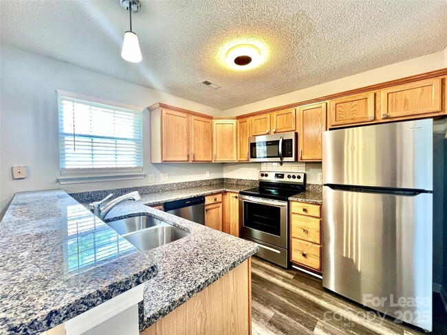 Building Photo - 6033 Briggs Dr